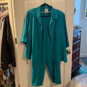 Allison Daley green pants set.  Blouse is size 14P.  Trousers are size 12P.